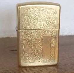 Briquet Zippo Venitian brass - Mars 1991 - Sans boite. 2-3 Zippos. 4-6 Zippos. 7-11 Zippos. 11-24 Zippos. Lettre suivie.