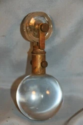 Diamètre de la boule 61 mm.