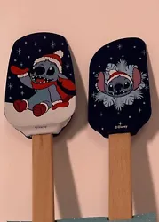 This set of two blue spatulas is perfect for any Disney fan who loves to cook. The spatulas feature images of Stitch,...