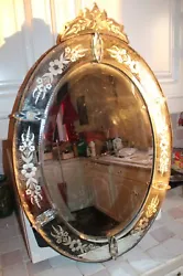 Miroir venise ancien ,bon état général. usure dusage éclat, lègères piqures miroir miroir biseauté. miroir...