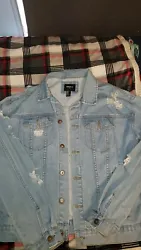 Mens size Medium in great condition. No stains, fading or wear, only minor thing is some discoloring pictured on neck/...