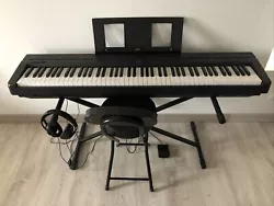 Je vend mon piano yamaha p45 car je ne l’utilise plus, je l’ai acheter 550€.Je vend la pédale, la chaise, le...