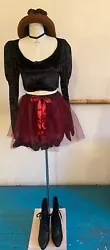 This is a beautiful tulle mini skirt with an elastic waist and a bubble hem. It has a bow at the waist and is lined....