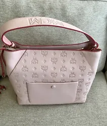 This beautiful MCM Klara hobo bag is a must-have for any fashion-forward woman. The iconic monogram pattern, combined...