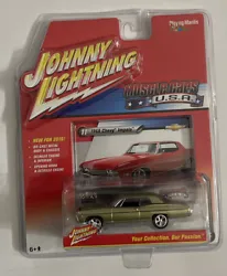 2016 #11 Johnny Lightning 1:64 Muscle Cars U.S.A. 1968 Chevrolet Impala Gold.