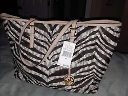 NEW with tag Large Jet Set travel Michael Kors handbag vanilla & chocolate zebra print. Cushioned interior zippered...