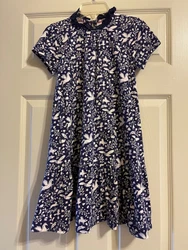 This is a really cute Mini Boden dress 9/10. There are no tears or stains.