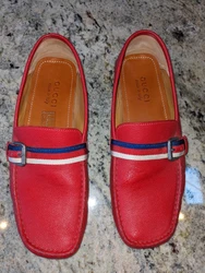 GUCCI Men’s Slip On Driver Loafer Shoes Red Leather 7G US.  Slight scuffs in leather sheen on toe.  Otherwise...