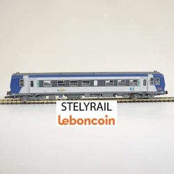 1 autorail X 2200 région Aquitaine de la SNCF.