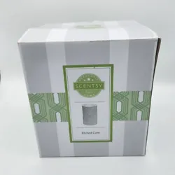 Scentsy white etched core with lightbulbBrand new in open box. Box has small rip top of box (see photo)