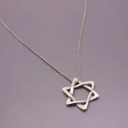 TIFFANY & Co. Star of David Necklace Sterling Silver 925 40mm Pendant Used. Material 925 silver. Total length of chain...