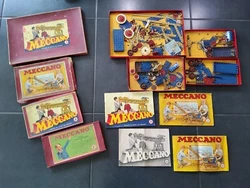 Lot de 4 boites avec pieces et notices.