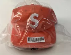 SUPREME PIGMENT PRINT S LOGO 6-PANEL ORANGE HAT OS FW22 WEEK 2/ (IN HAND) 100% AUTHENTIC BRAND NEW WITH TAGS.  TRUSTED...