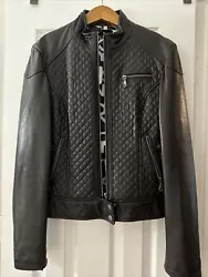 DKNY WOMENS BLACK LEATHER MOTORCYCLE JACKET QUILTED size M. I love this jacket, but it’s a bit too big in the...
