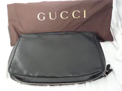AUTHENTIC NWT GUCCI TRAVEL SHIRT HOLDER. BLACK LEATHER. HAS DUST COVER.