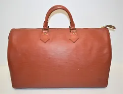 Coloris : ref Louis Vuitton : cognac. Le Speedy est un modèle Louis Vuitton légendaire. Un sac parfait pour la ville...