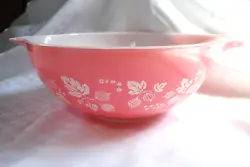 You are bidding on a vintage, Pyrex, glass, pink and white, 4 qt., Gooseberry, #444, casserole, nesting bowl that...