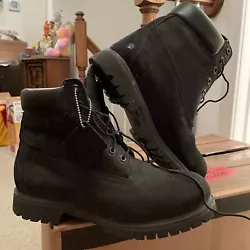 Timberland 6 Inch Black on Black 10073 Nubuck Leather Mens Sz 10.5 Boots. These boots are authentic Timberland boots,...