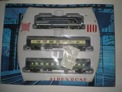 bon etat de fonctionnement  loco  2 voitures 6 rails
