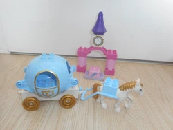 En très bon état. Il manque le personnage de Cendrillon et 2 pièces. Sans boîte.