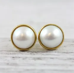 AMAZING SIGNED TIFFANY & CO PALOMA PICASSO SOILD 18K GOLD EARRINGS. EACH MABE PEARL IS 11.7mm, OVERALL 13.7mm WIDE....