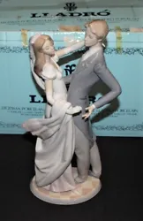 A wonderful gift or addition for any Lladro collector! B ox shows storage wear and tear.