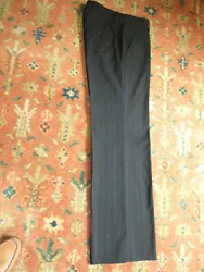 Joli pantalon noir rayé gris - belle coupe classique -. T. 34 - trés bon état -.