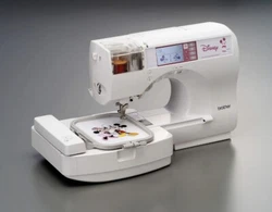 This Brother SE-270D computerized sewing machine is perfect for those who love to sew and embroider. With its advanced...