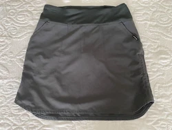 In excellent preowned condition. Built-in shorts. Skirt length adjusts with an elastic cord in each side pocket. Two...
