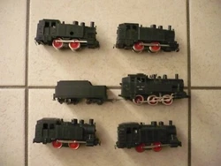 2 708 en bonne etat le moteur tourne mais les roues ne sont pas entrainer , 2 708 en bonne etat tourne par a coups , 1...