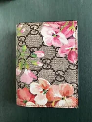 Gucci Rose GG Supreme Blooms Pink Coated Canvas Wallet.100% authentic Gucci Antique Rose GG Supreme Blooms Pink flower...