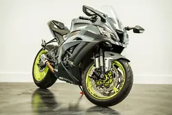 No other supersport can claim the Superbike World Championship like the Ninja® ZX™-10R. The Ninja ZX-10R propelled...