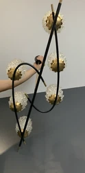 Fabriqué en métal de haute qualité, ce lustre Arlus présente une structure solide et bien travaillée. Longueur 83...
