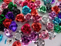 LOT DE 50 PERLES EN ALUMINIUM. Diamètre : 7 mm. Hauteur : 4 mm. Diamètre du trou : 1 mm.