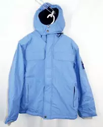 Cette veste de ski pour garçon a une fermeture éclair sur le devant avec bouton-pression, une encolure factice avec...