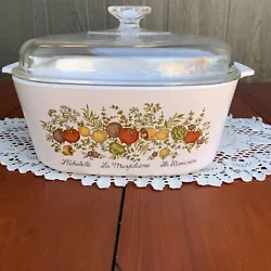 This vintage Corning Ware casserole bowl is a charming addition to any kitchen. With a capacity of 5 quarts, it is...