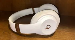 Great condition Porcelain Rose Studio 3s. Battery and Bluetooth fully functional, some cleaning could be used on head...
