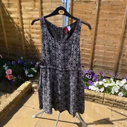 H&M Black And White Patterned Summer Dress With Waist Cut Out Detail, Size 8. Condition is Used. Dispatched with Royal...