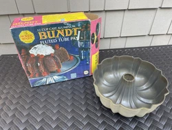 Vintage Nordic Ware Bundt Fluted Tube Pan Aluminum 12 Cup Mold w Original Box.