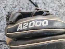 Wilson A2000 1786 11.5 Glove. My son used for one season, slightly broken in, Like New.  Great Condition.