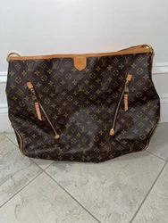 DELIGHTFUL GM MONOGRAM (M40354). Overall in very good used condition! No stains inside of the bag.