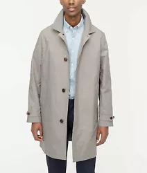 Ludlow Trench Coat in Cotton-Nylon Twill. COLOR : The field (background) is a light taupe-gray, with a...