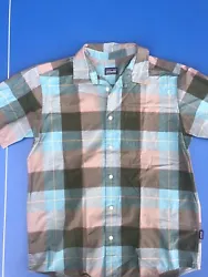 patagonia mens button shirt medium. No defects or stains or wear