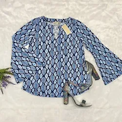 Blue snake pattern. Long bell sleeves. Ring detail at the neckline. Length: 27”.