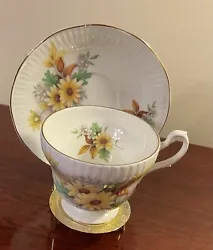 Made from fine bone china, it features a beautiful yellow daisy pattern on a white background. The set includes one cup...