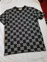 Gucci Men’s Monogram GG Print Tshirt Black Size XL SLIMFITMight fit as size L due to the slimfit style.PRE-OWNED but...
