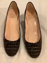 The lower heel and rounded tow make these so very comfortable.uppers look great, bottoms have plenty of red! It’s a...