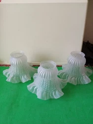 Lot de 3 tulipes anciennes pour lustre ou lampe. envoi soigné.
