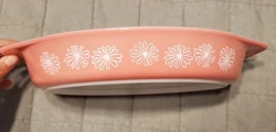 This vintage Pyrex casserole dish features a beautiful pink daisy design, perfect for collectors of unique bakeware....