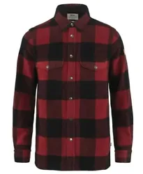Robust, warm shirt in flannel made with recycled wool. It combines the warmth of wool with the durability of synthetic...